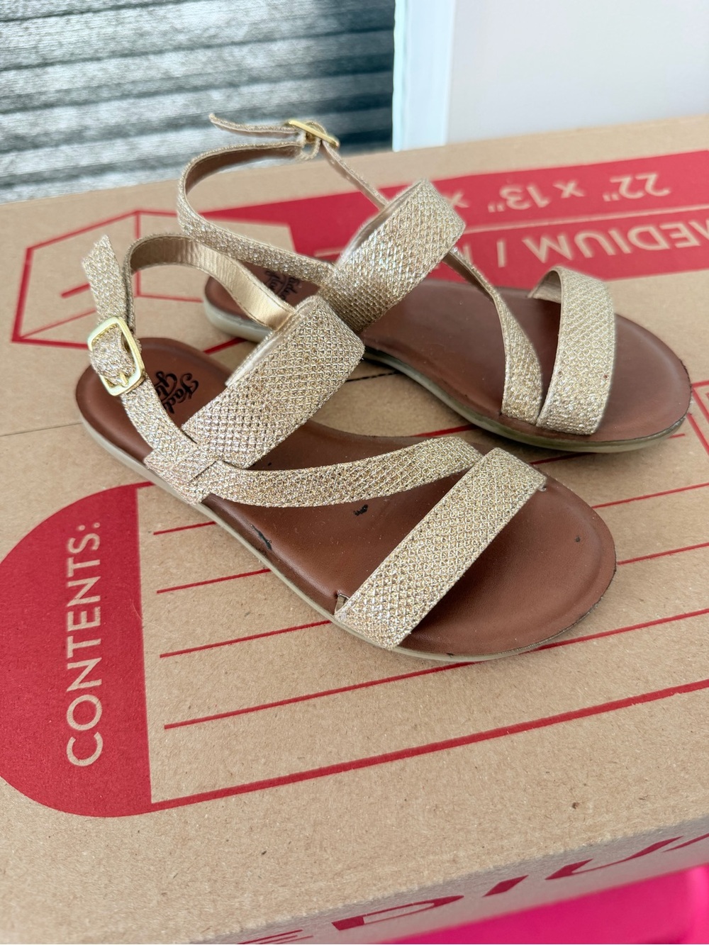 New kids size 12 faded glory sandals